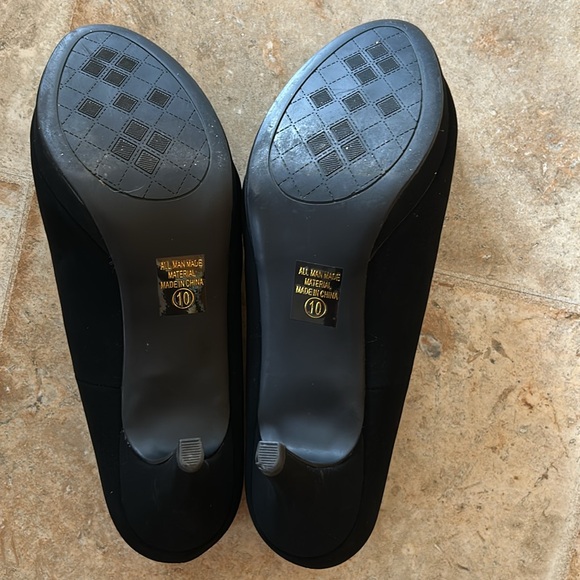 Chic Black Women's Heels - Picture 5 of 6